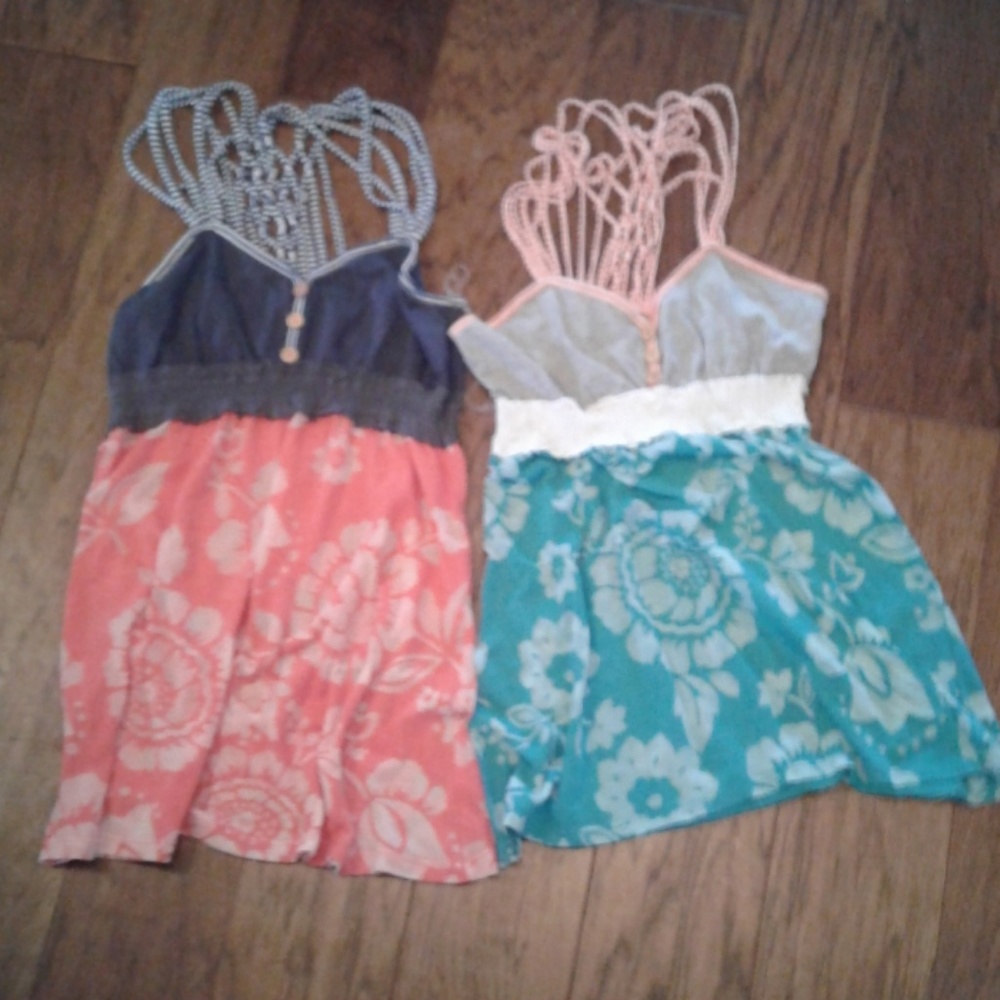 2 Junior Knit Tops